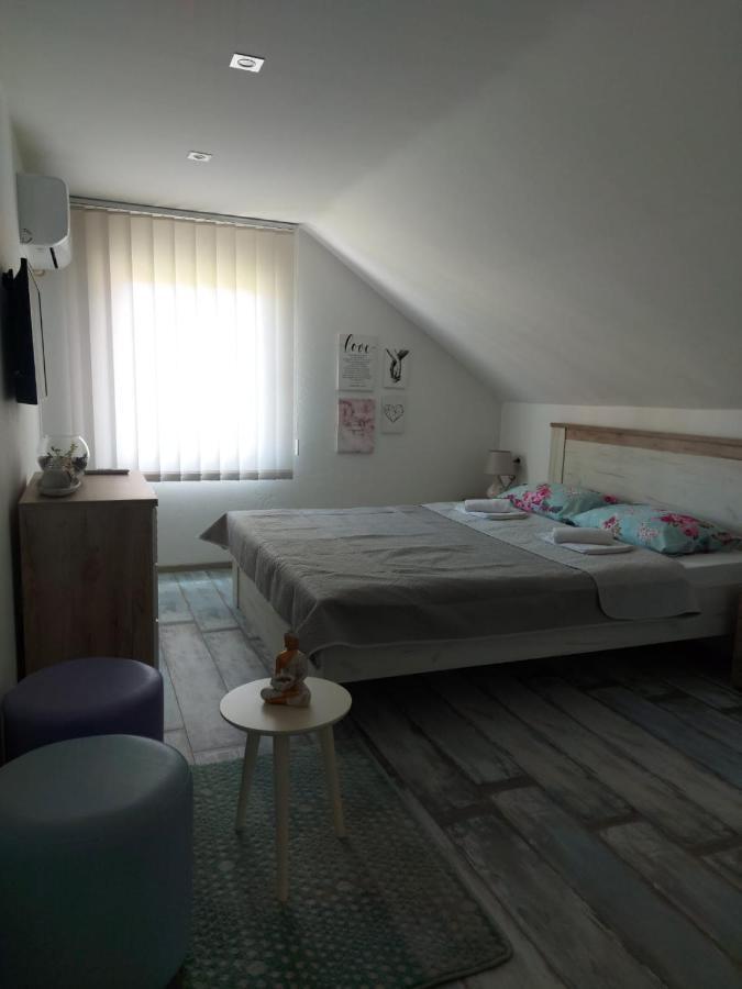 Lucic Guesthouse Цетине Екстериор снимка